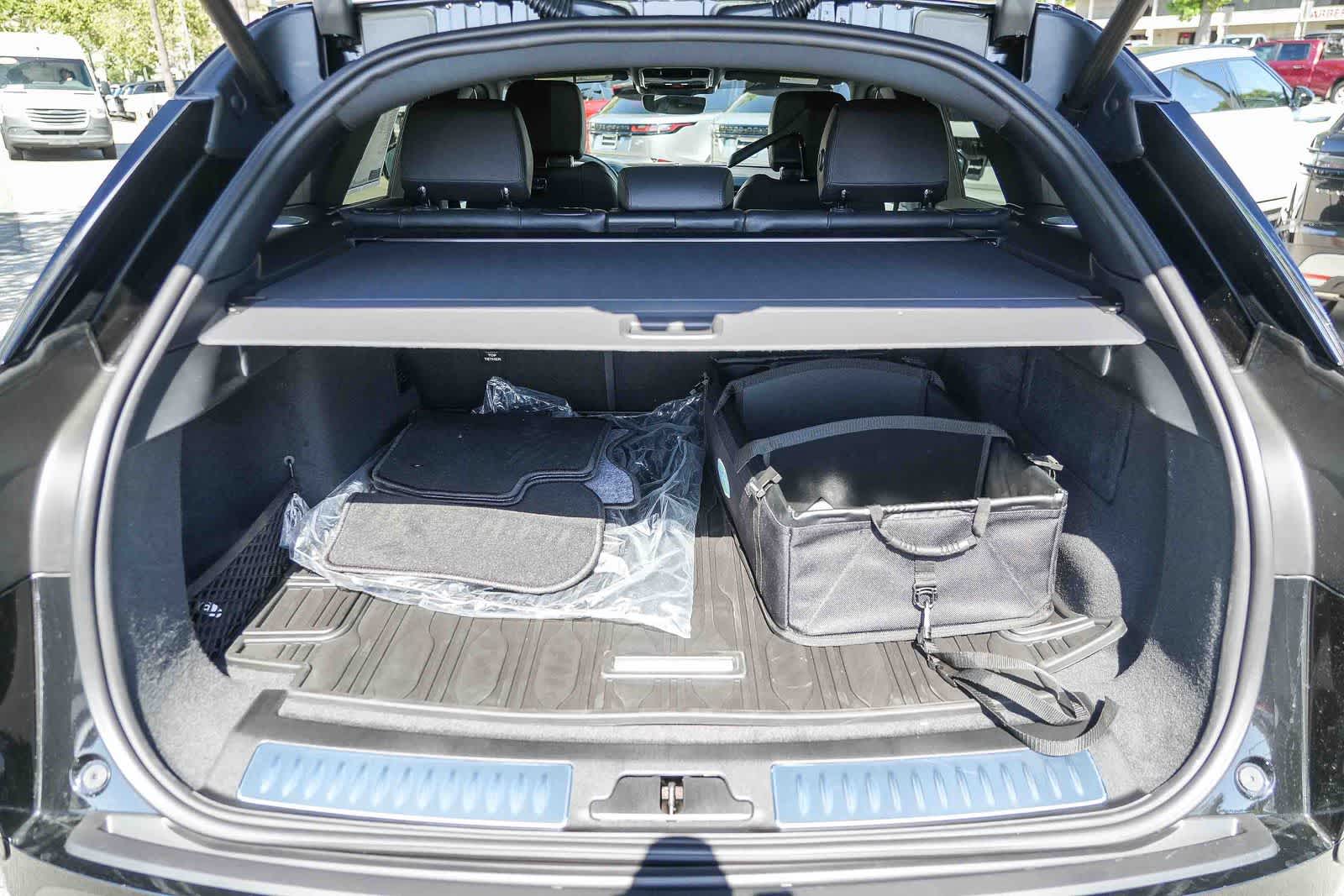 Thumbnail: 2026 Land Rover Range Rover Velar - 26