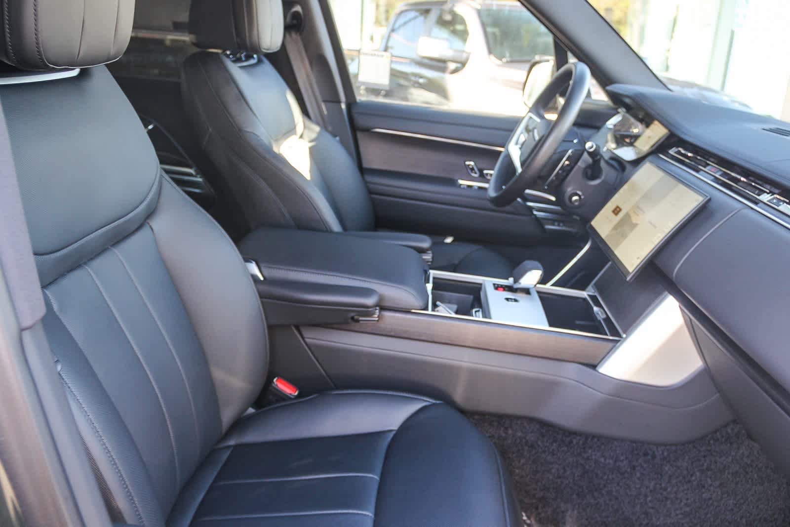 Thumbnail: 2025 Land Rover Range Rover - 19