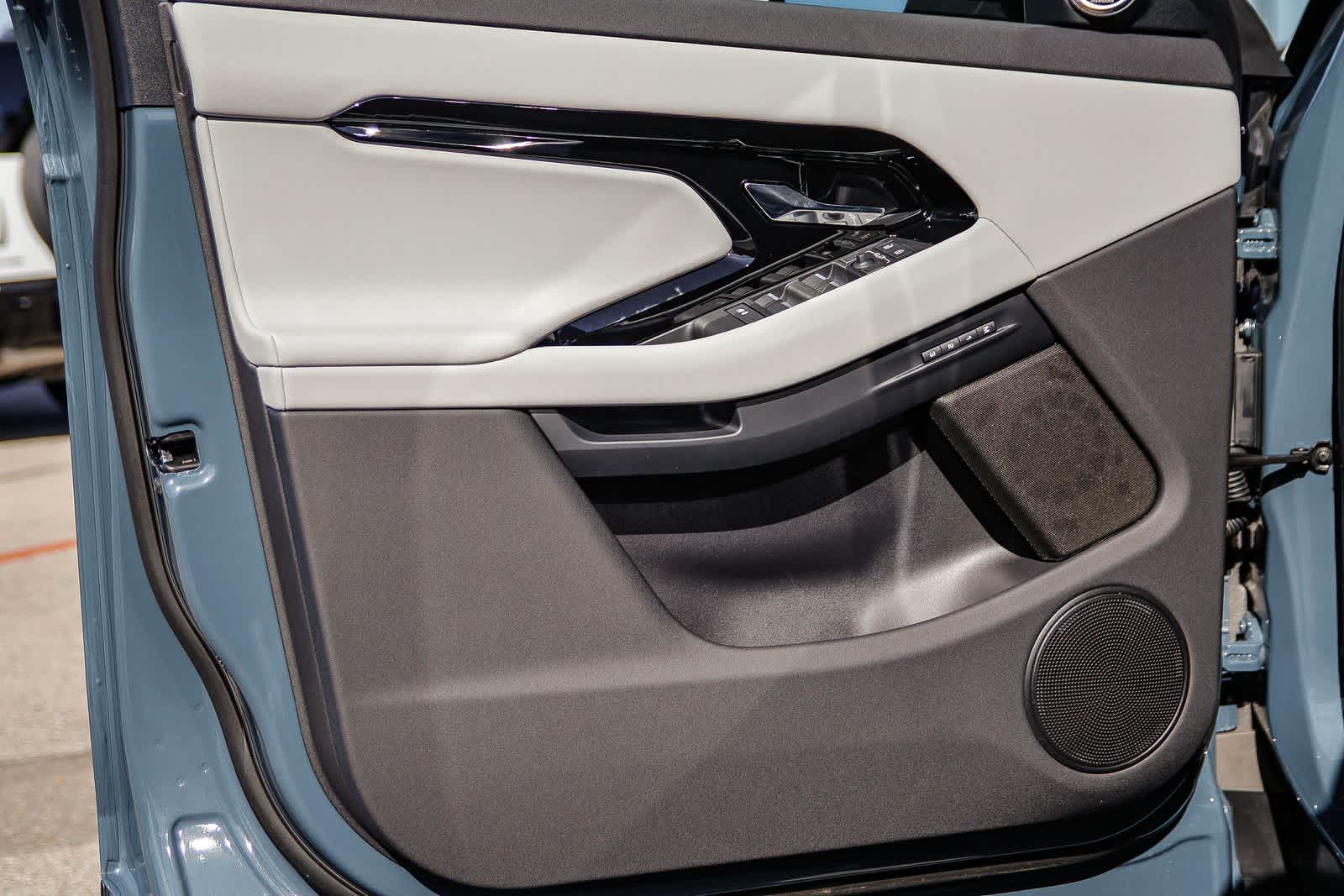 Thumbnail: 2026 Land Rover Range Rover Evoque - 21