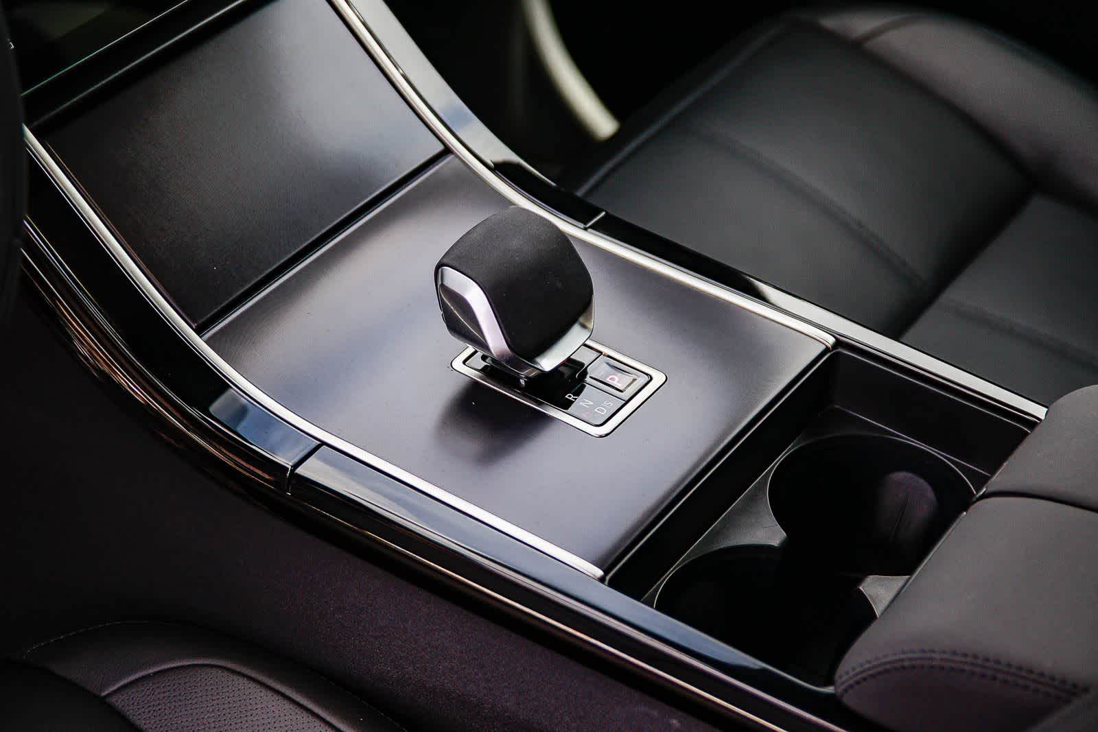 Thumbnail: 2026 Land Rover Range Rover Velar - 15