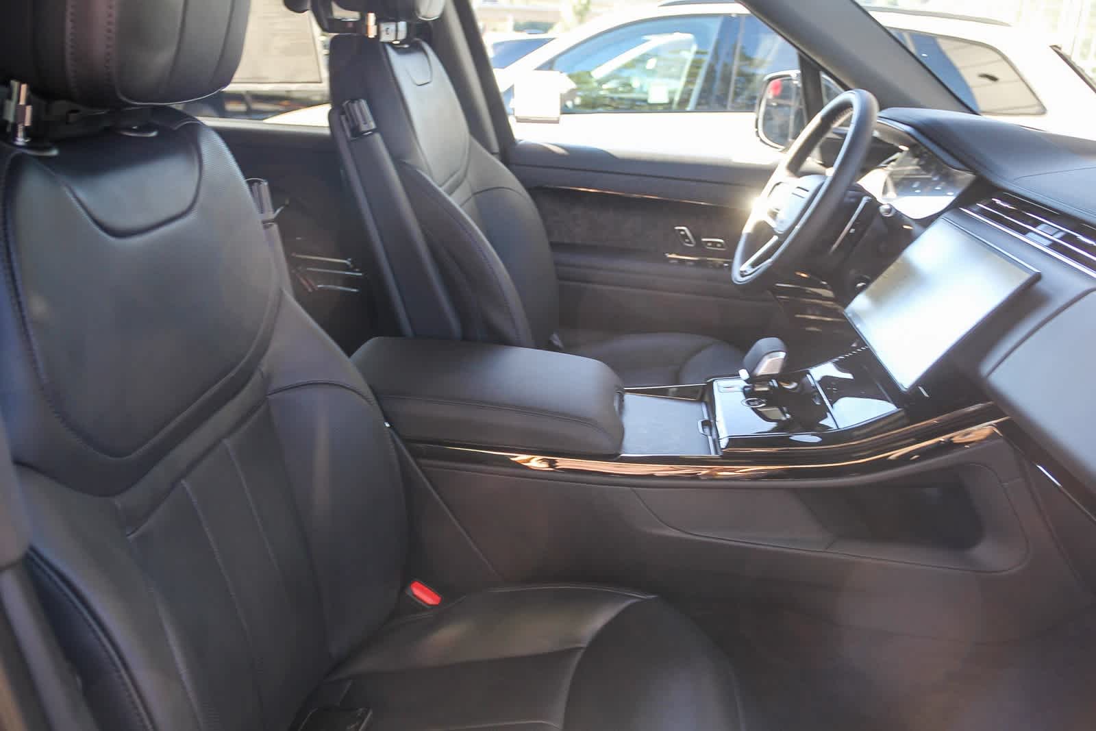 Thumbnail: 2025 Land Rover Range Rover Sport - 21