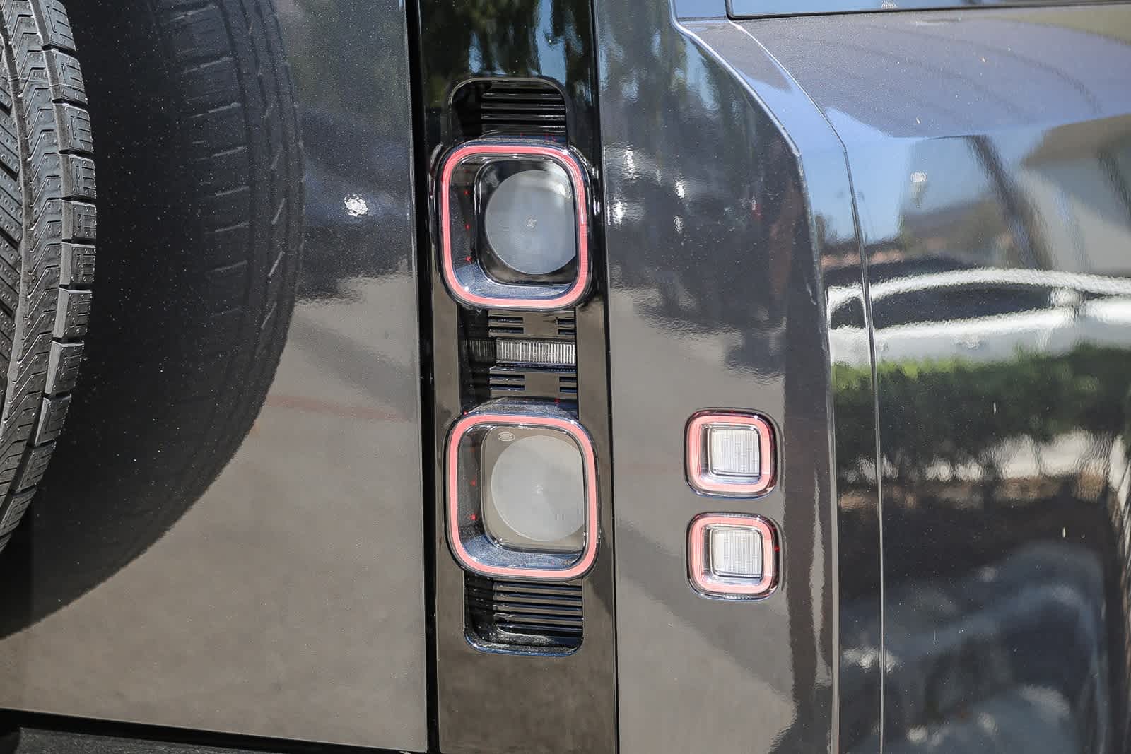 Thumbnail: 2025 Land Rover Defender - 9