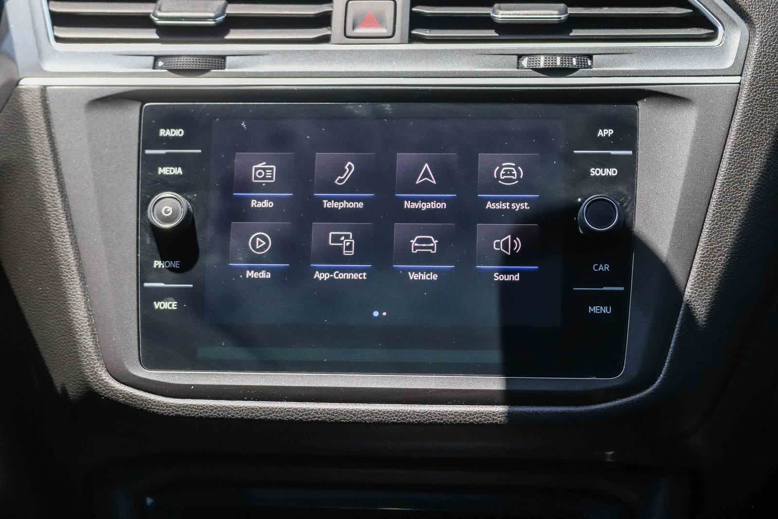 Thumbnail: 2022 Volkswagen Tiguan - 13