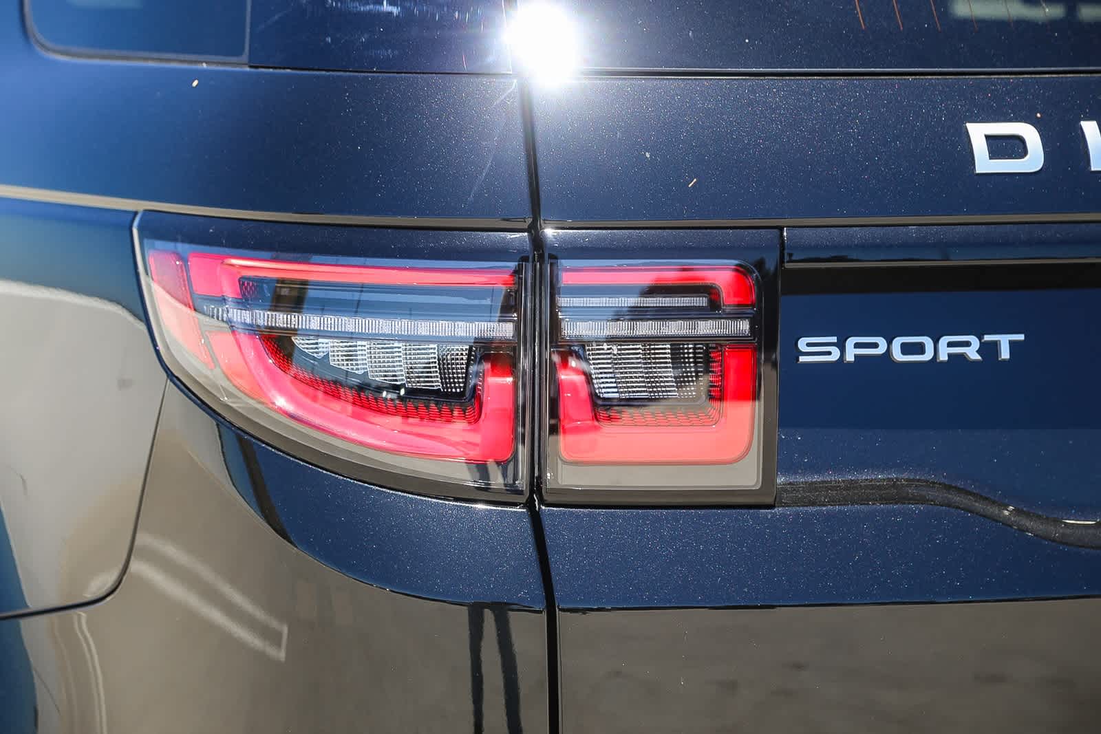 Thumbnail: 2025 Land Rover Discovery Sport - 9