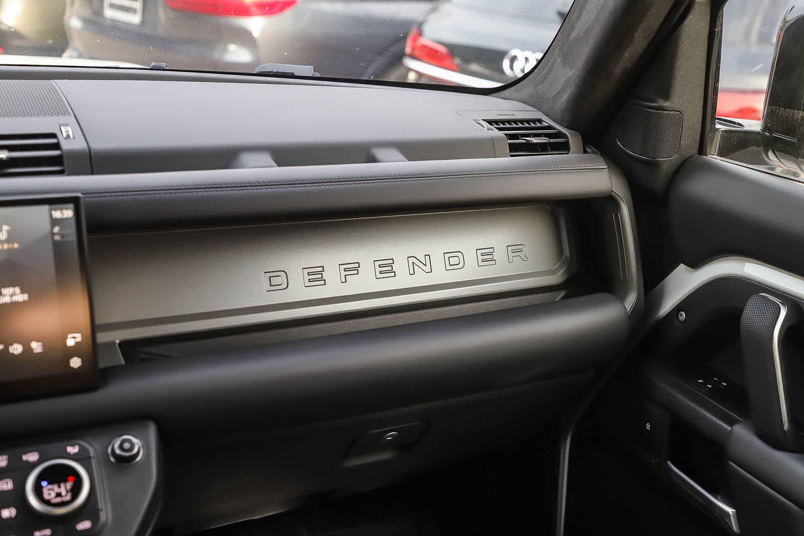 Thumbnail: 2025 Land Rover Defender - 17