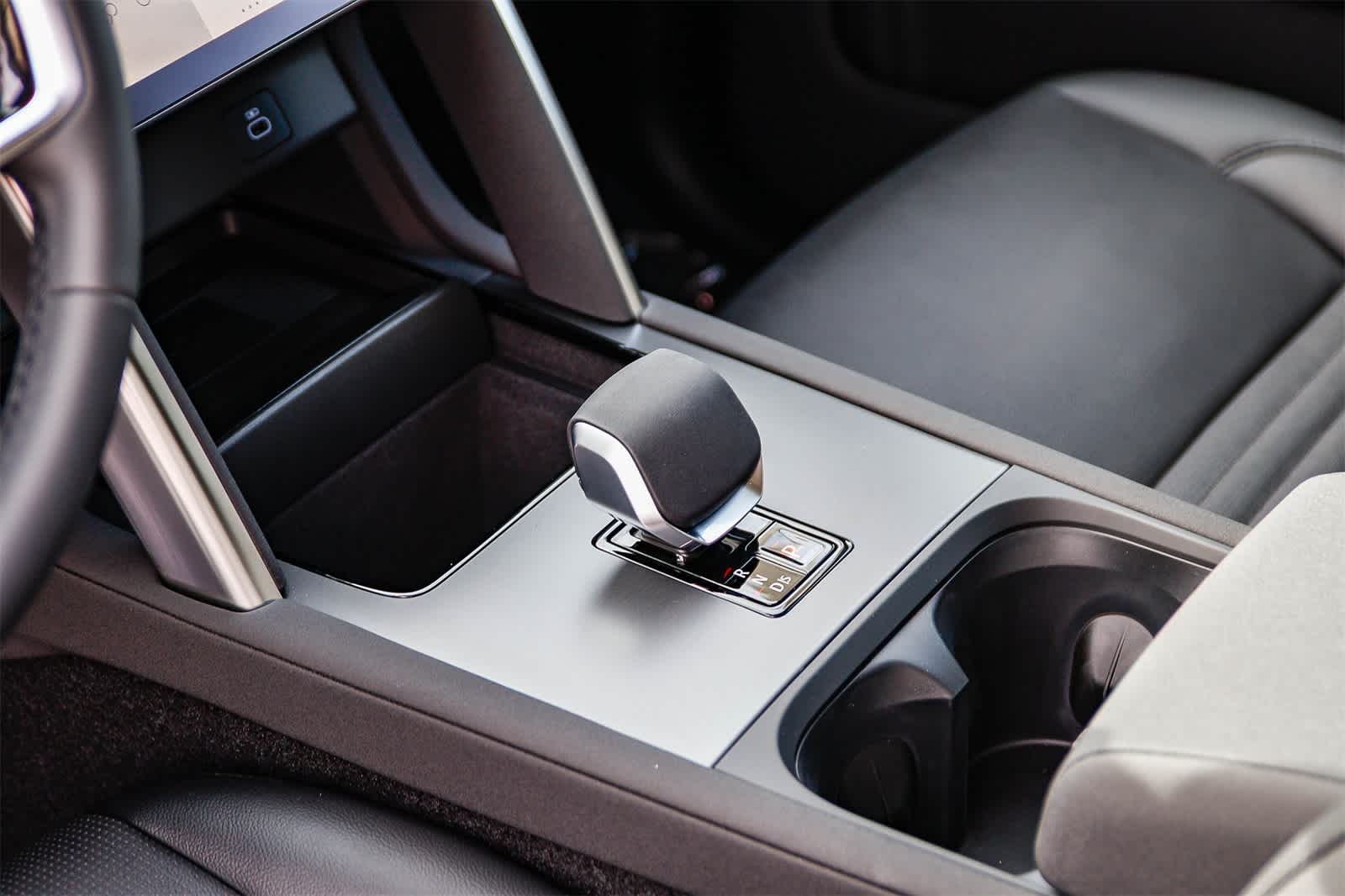 Thumbnail: 2025 Land Rover Discovery Sport - 20