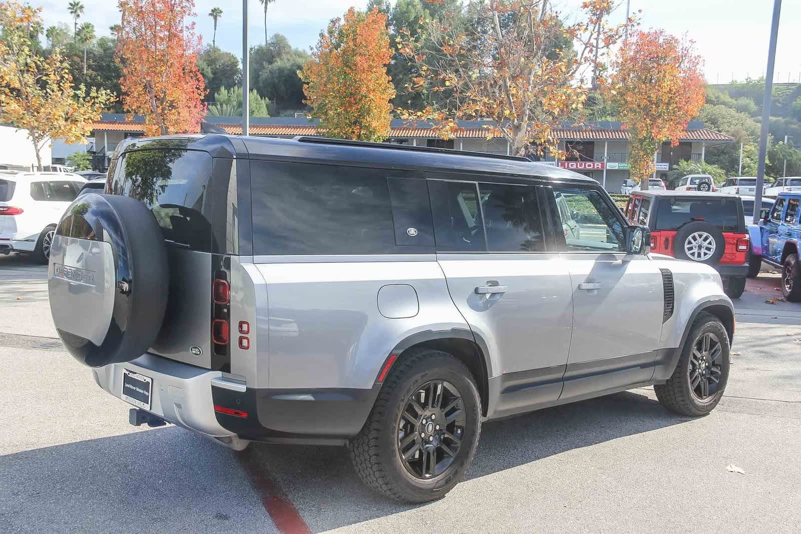 Thumbnail: 2023 Land Rover Defender - 6