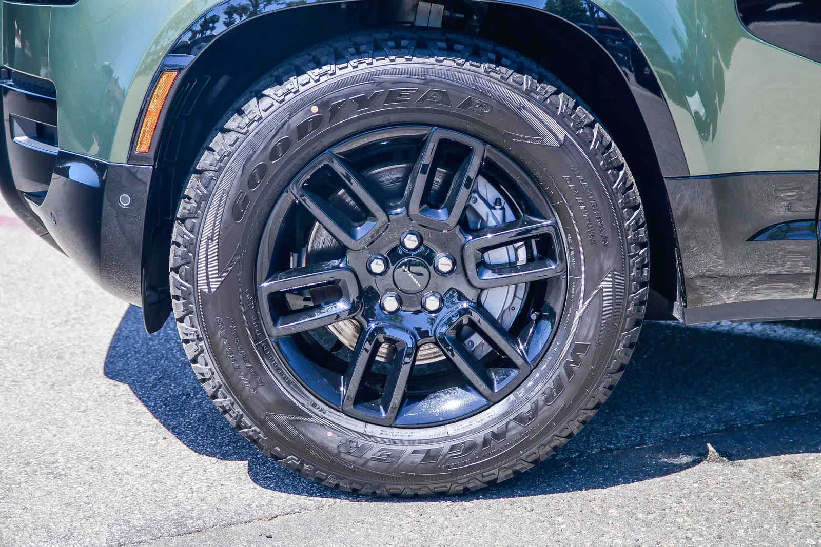 Thumbnail: 2026 Land Rover Defender - 9