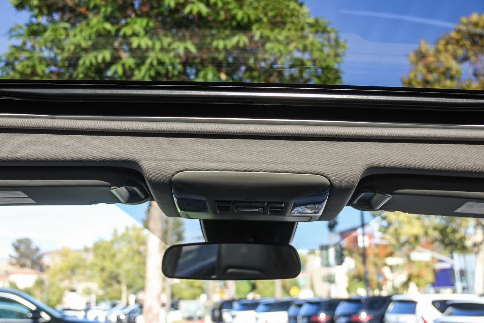 Thumbnail: 2022 Toyota RAV4 - 14