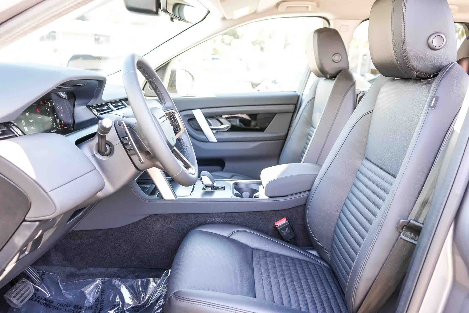 Thumbnail: 2025 Land Rover Discovery Sport - 15