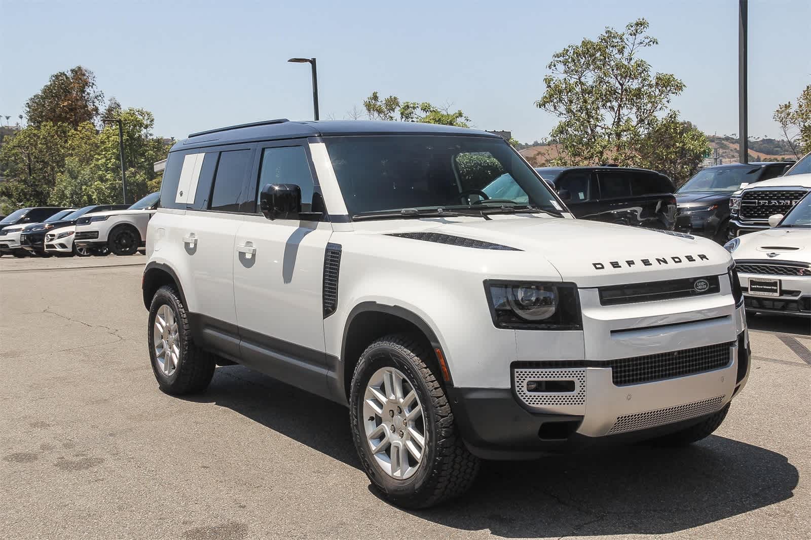Thumbnail: 2024 Land Rover Defender - 3