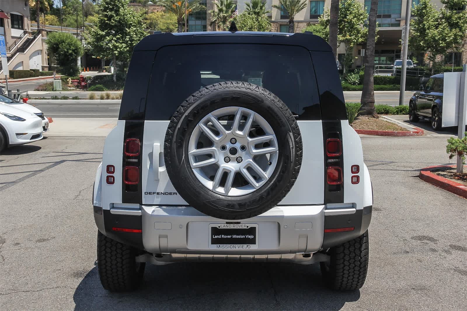 Thumbnail: 2024 Land Rover Defender - 7