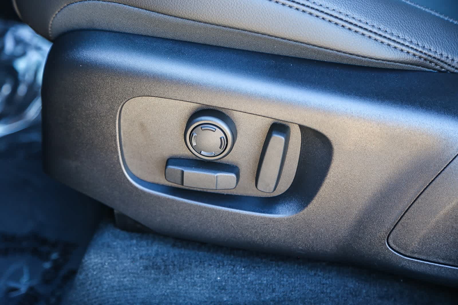 Thumbnail: 2026 Land Rover Range Rover Velar - 21