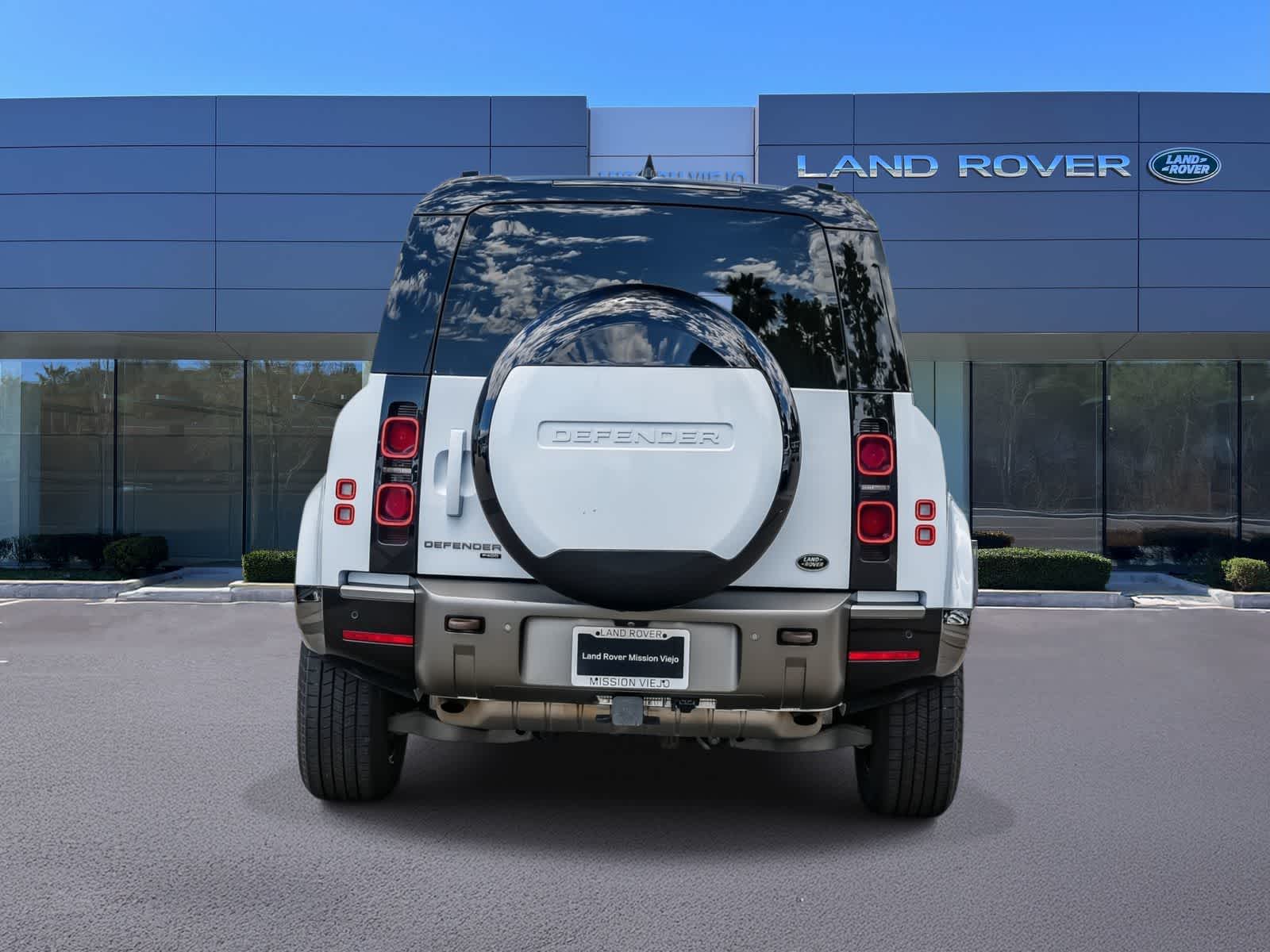 Thumbnail: 2023 Land Rover Defender - 4