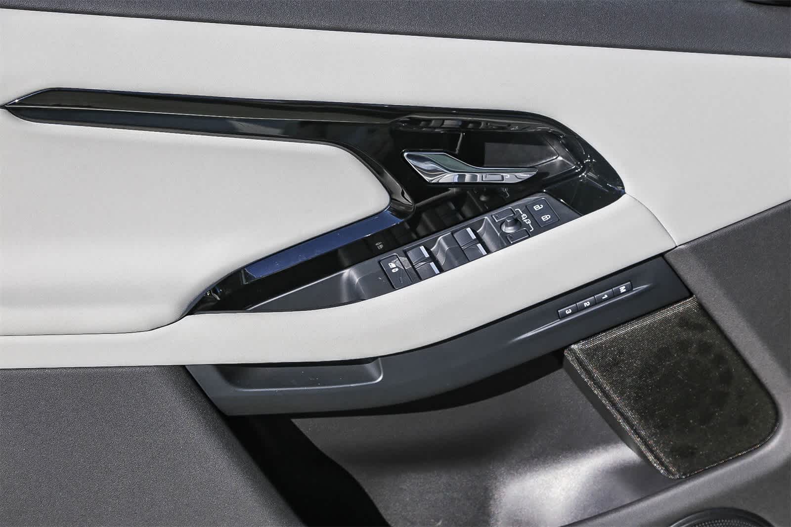 Thumbnail: 2025 Land Rover Range Rover Evoque - 19