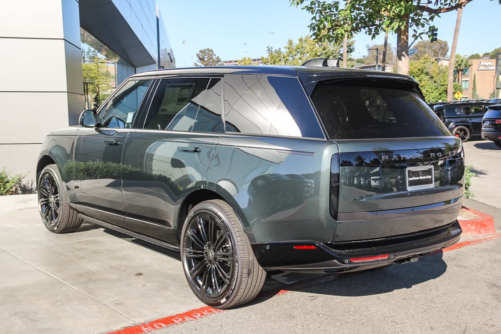 Thumbnail: 2025 Land Rover Range Rover - 4