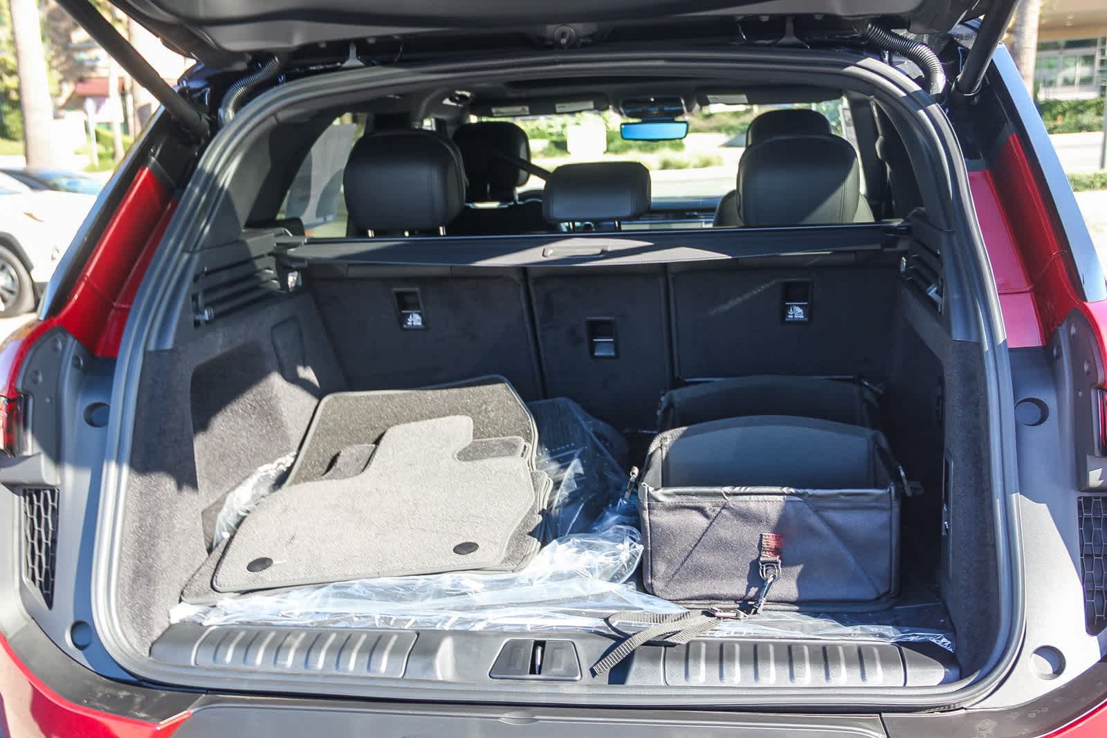 Thumbnail: 2025 Land Rover Range Rover Sport - 19