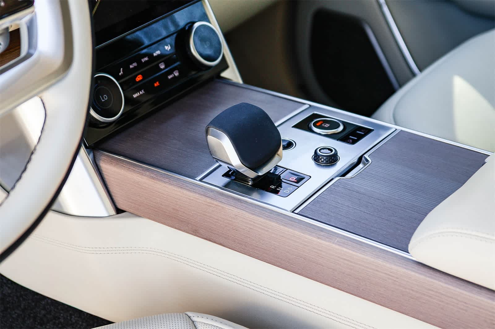 Thumbnail: 2022 Land Rover Range Rover - 23