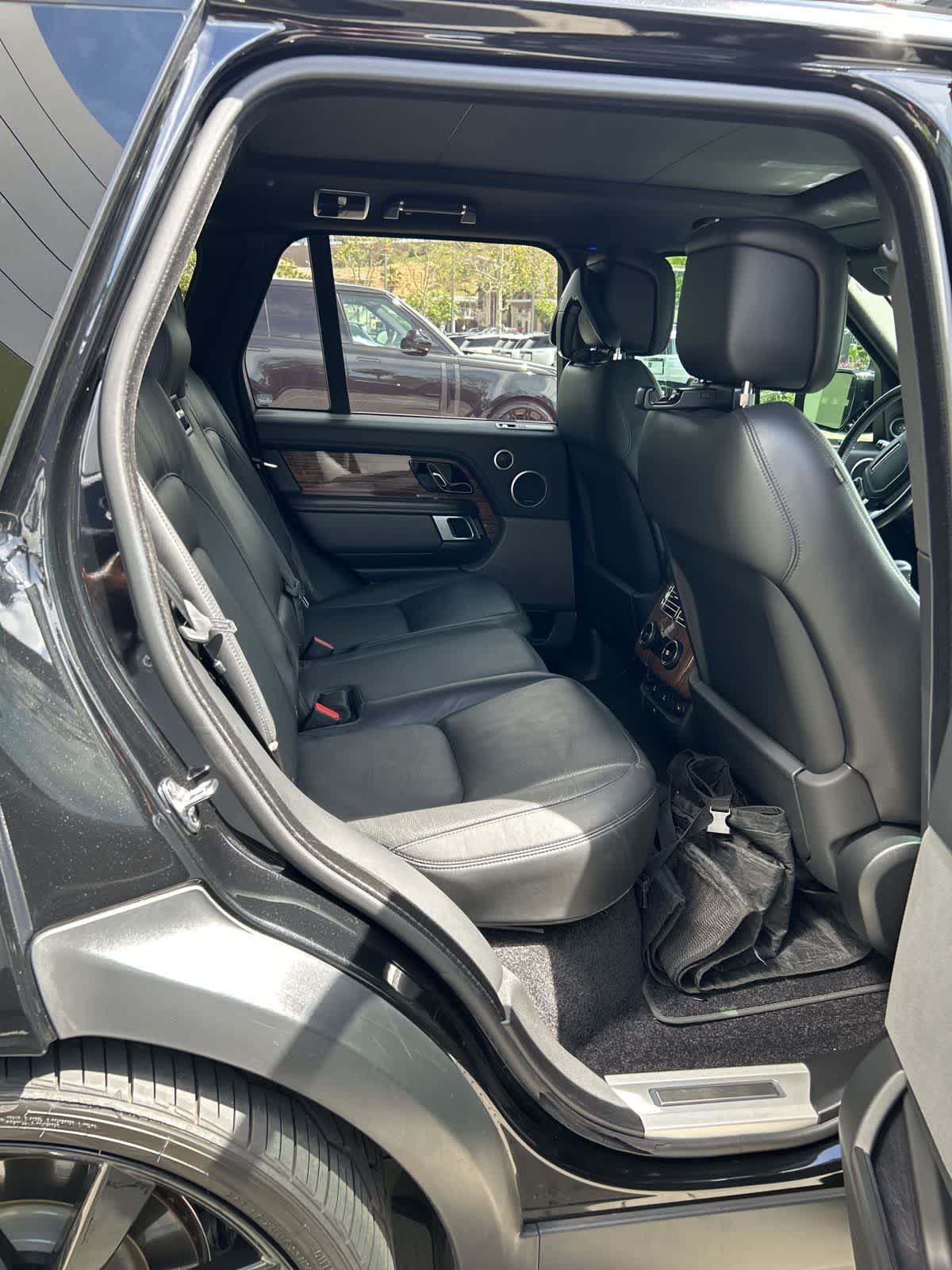 Thumbnail: 2019 Land Rover Range Rover - 16