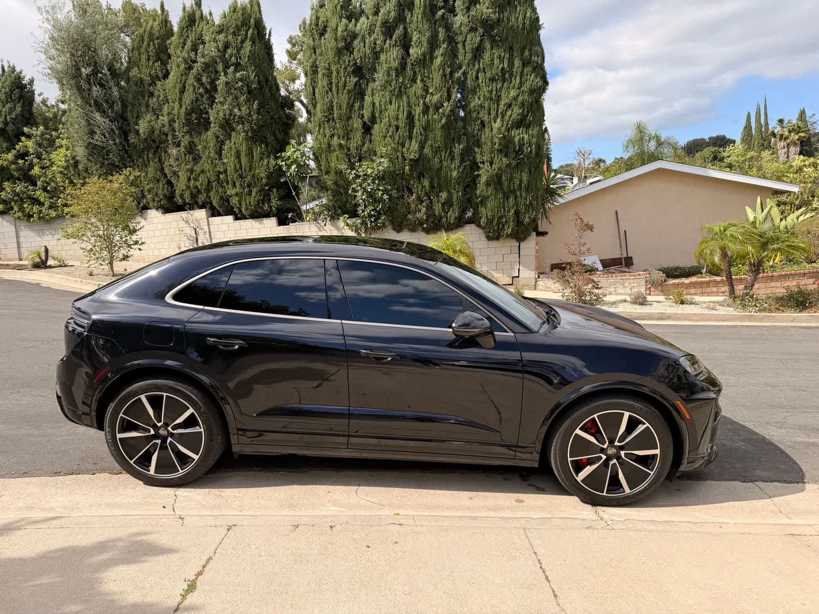 Thumbnail: 2024 Porsche Macan - 3