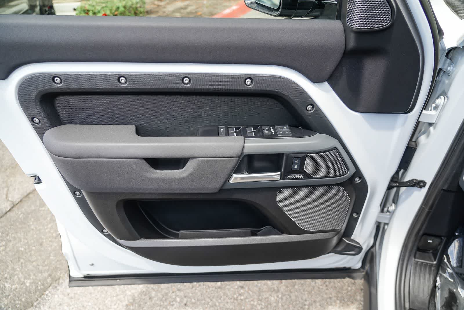 Thumbnail: 2023 Land Rover Defender - 20
