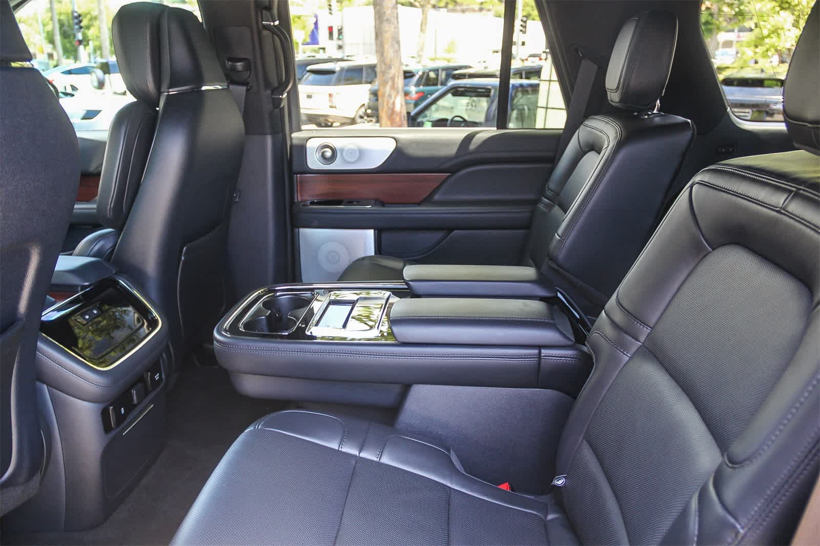 Thumbnail: 2023 Lincoln Navigator - 17