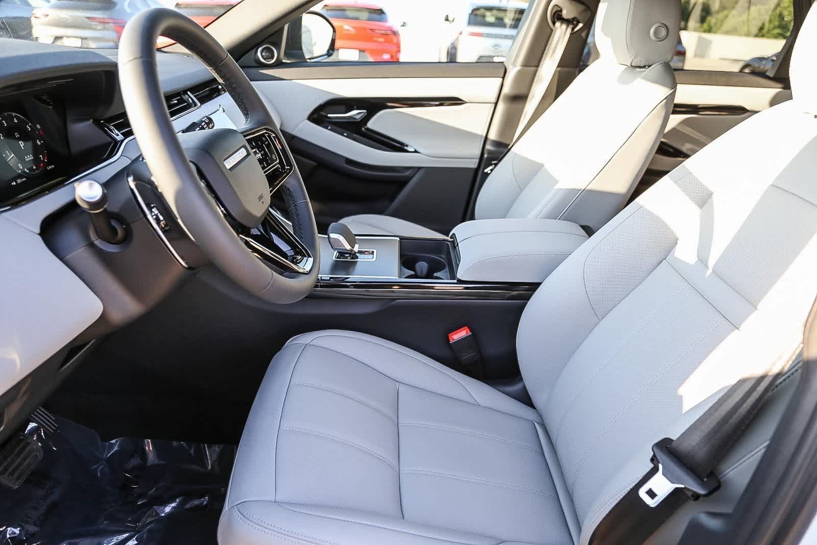 Thumbnail: 2026 Land Rover Range Rover Evoque - 17