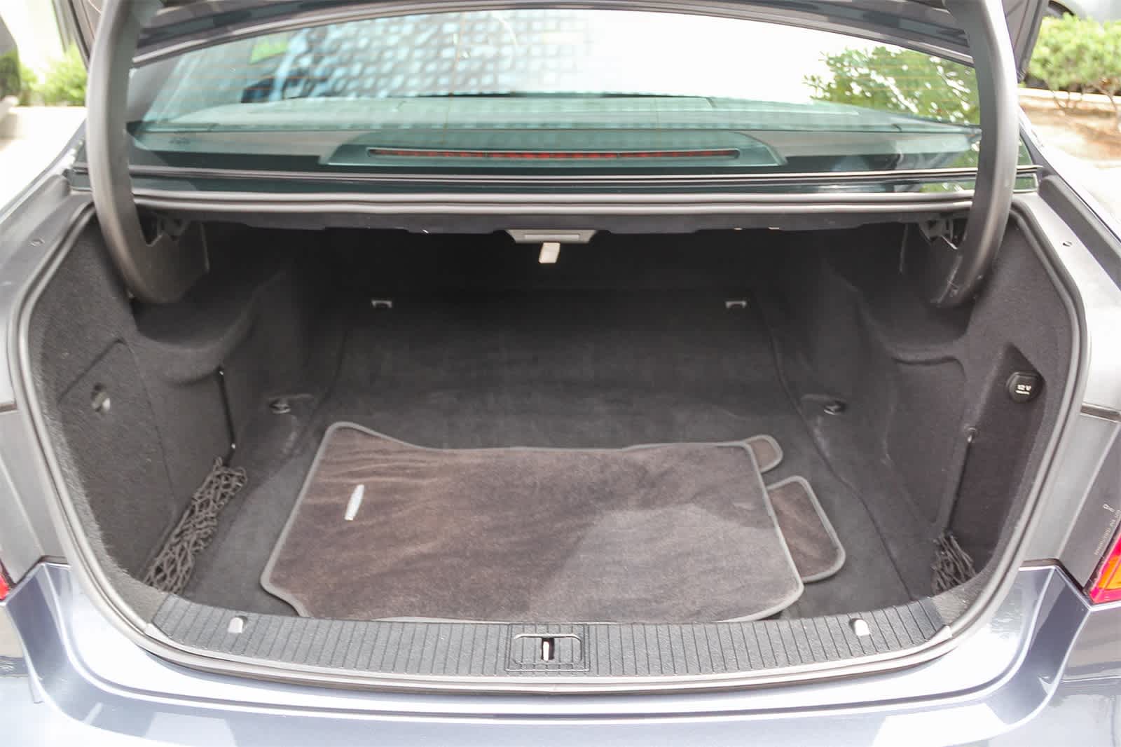 Thumbnail: 2010 Mercedes-Benz E-Class - 23