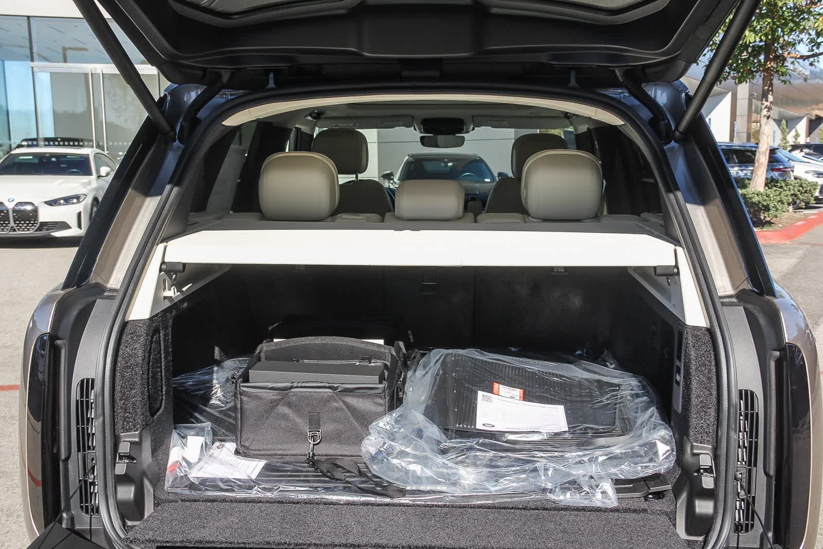 Thumbnail: 2025 Land Rover Range Rover - 21