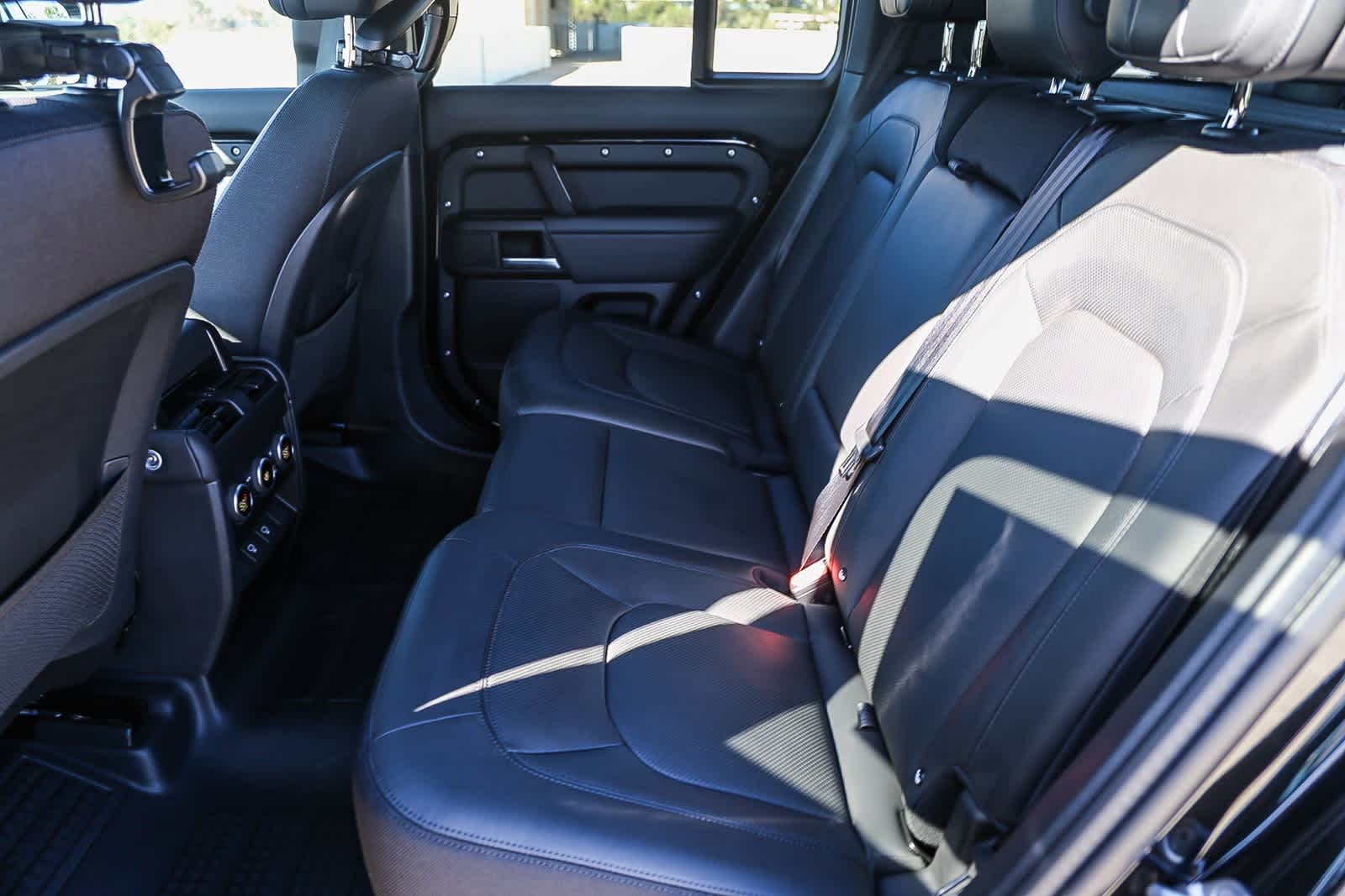 Thumbnail: 2025 Land Rover Defender - 18