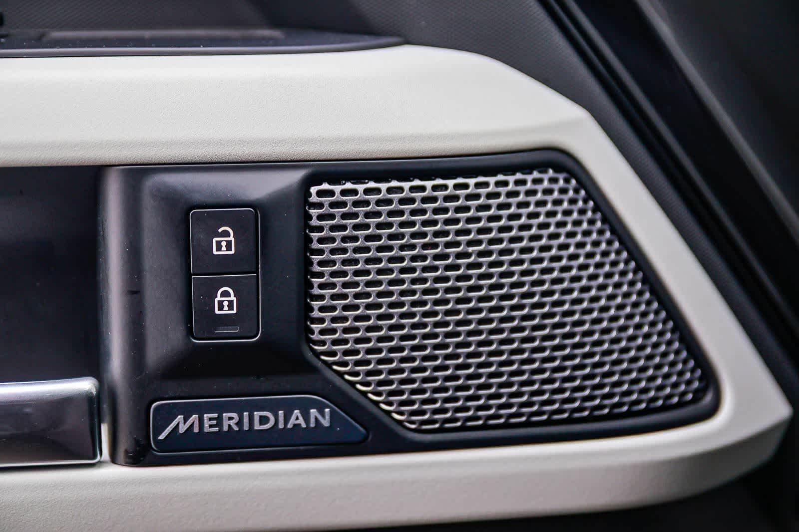 Thumbnail: 2020 Land Rover Defender - 23