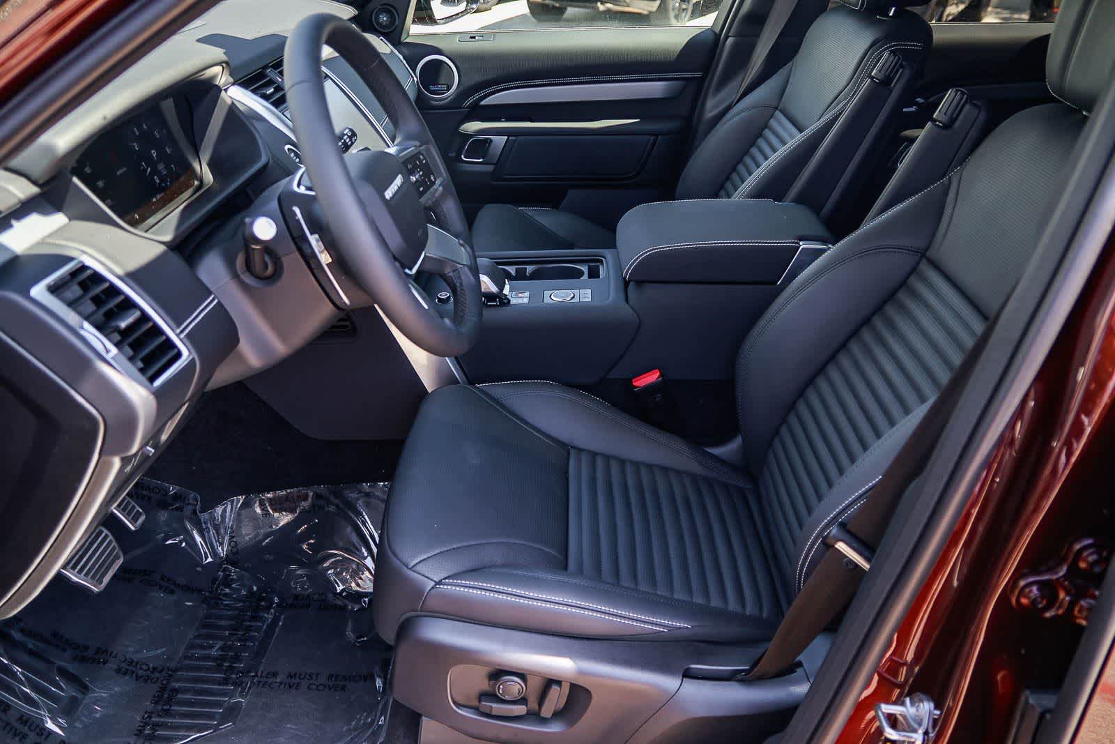 Thumbnail: 2026 Land Rover Discovery - 19