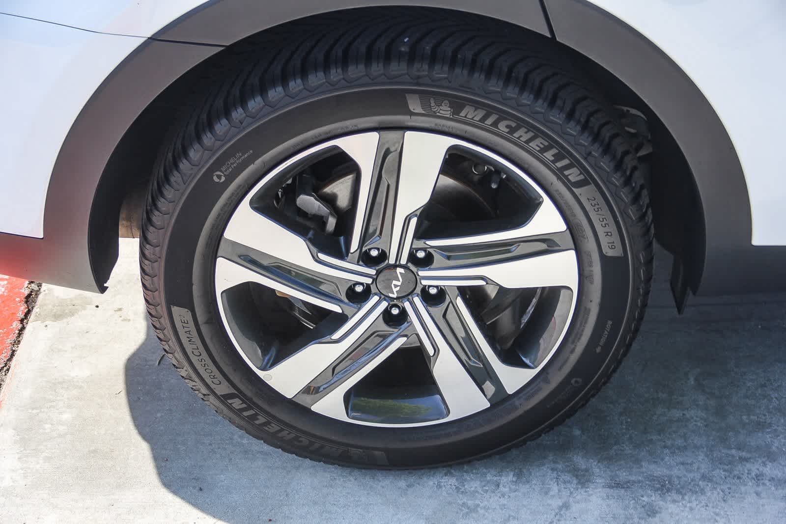 Thumbnail: 2023 Kia Sorento - 8