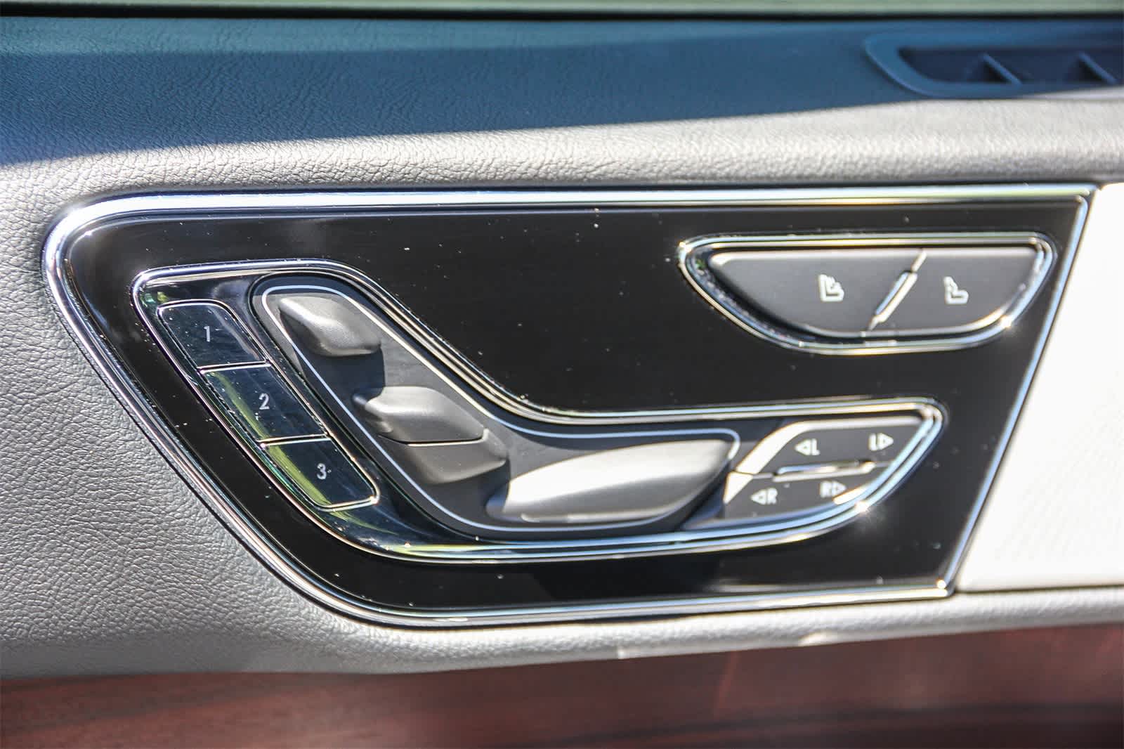 Thumbnail: 2023 Lincoln Navigator - 20