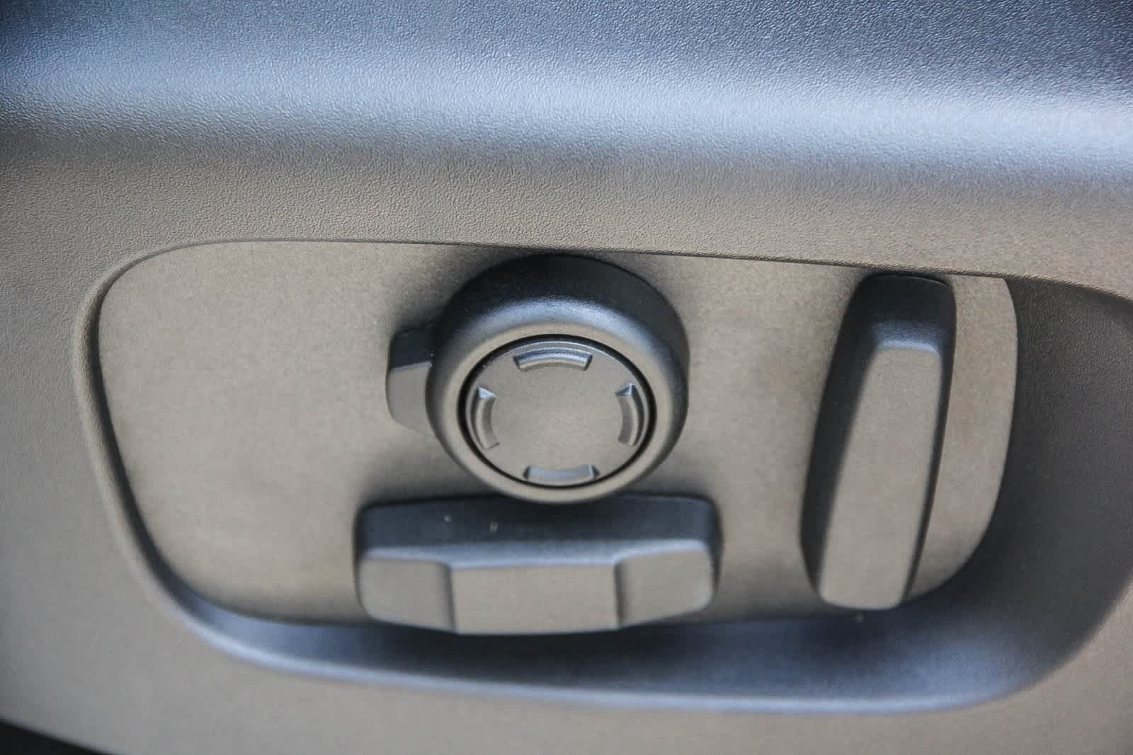 Thumbnail: 2025 Land Rover Discovery - 21