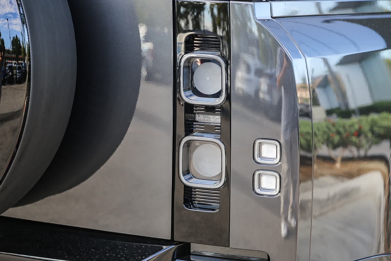 Thumbnail: 2025 Land Rover Defender - 9