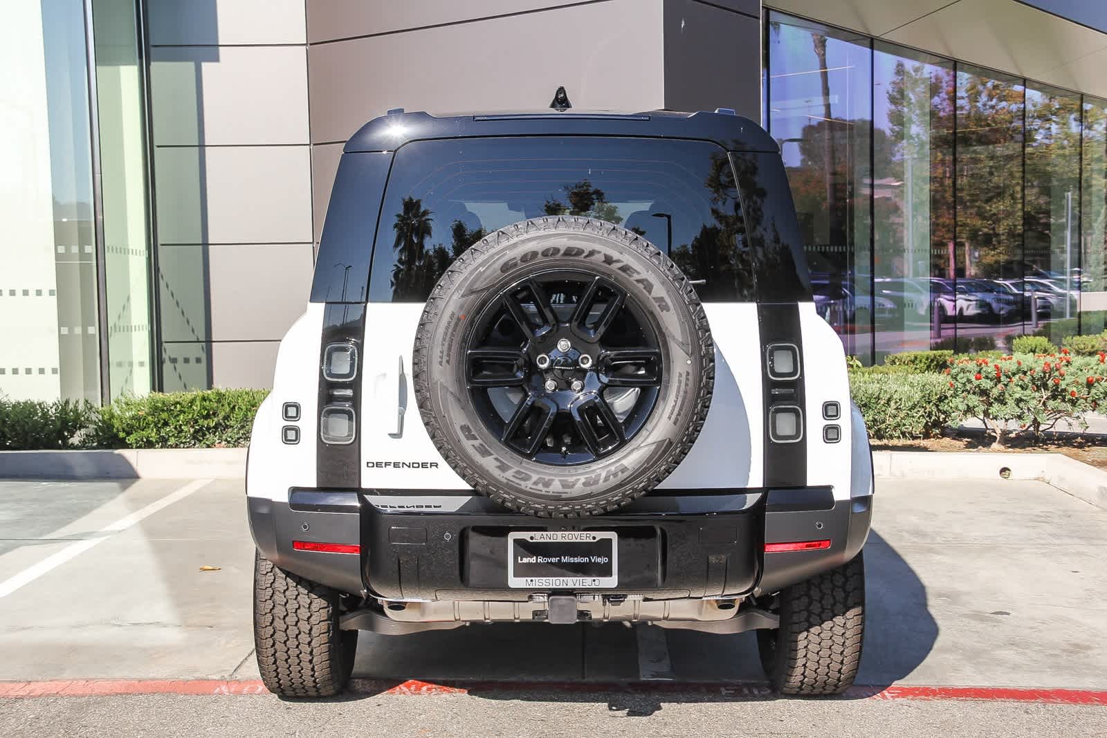 Thumbnail: 2026 Land Rover Defender - 5