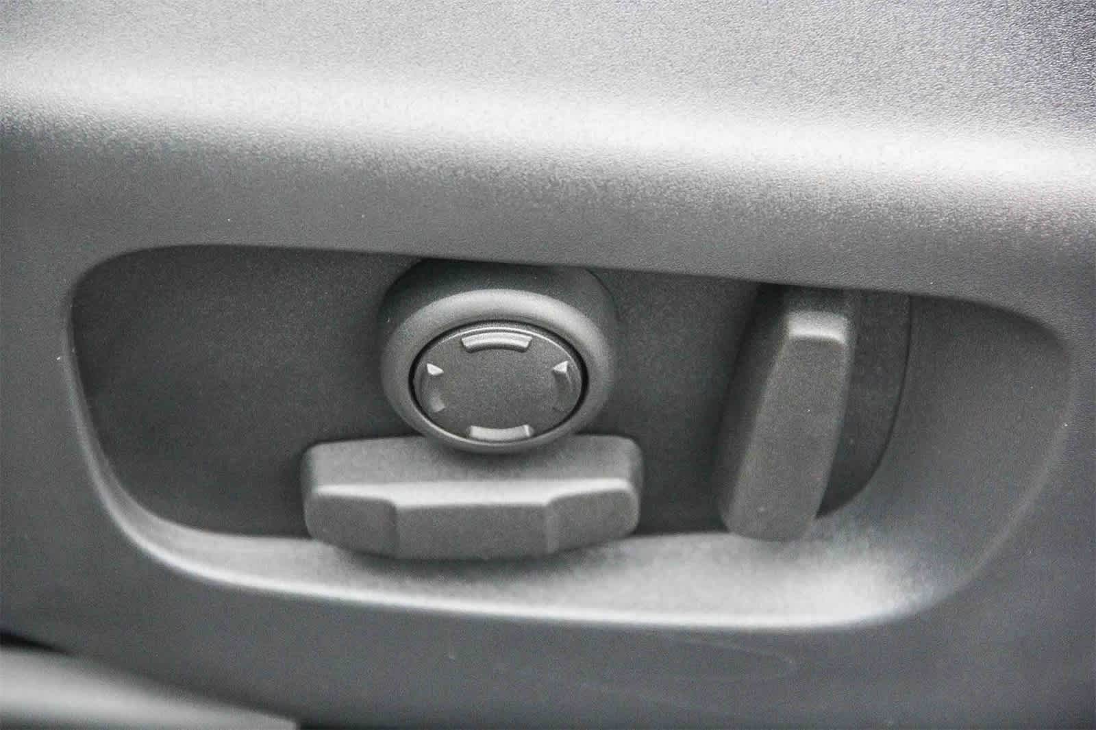 Thumbnail: 2026 Land Rover Range Rover Evoque - 18