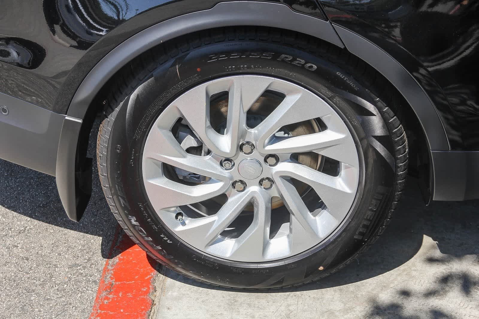 Thumbnail: 2025 Land Rover Discovery - 7