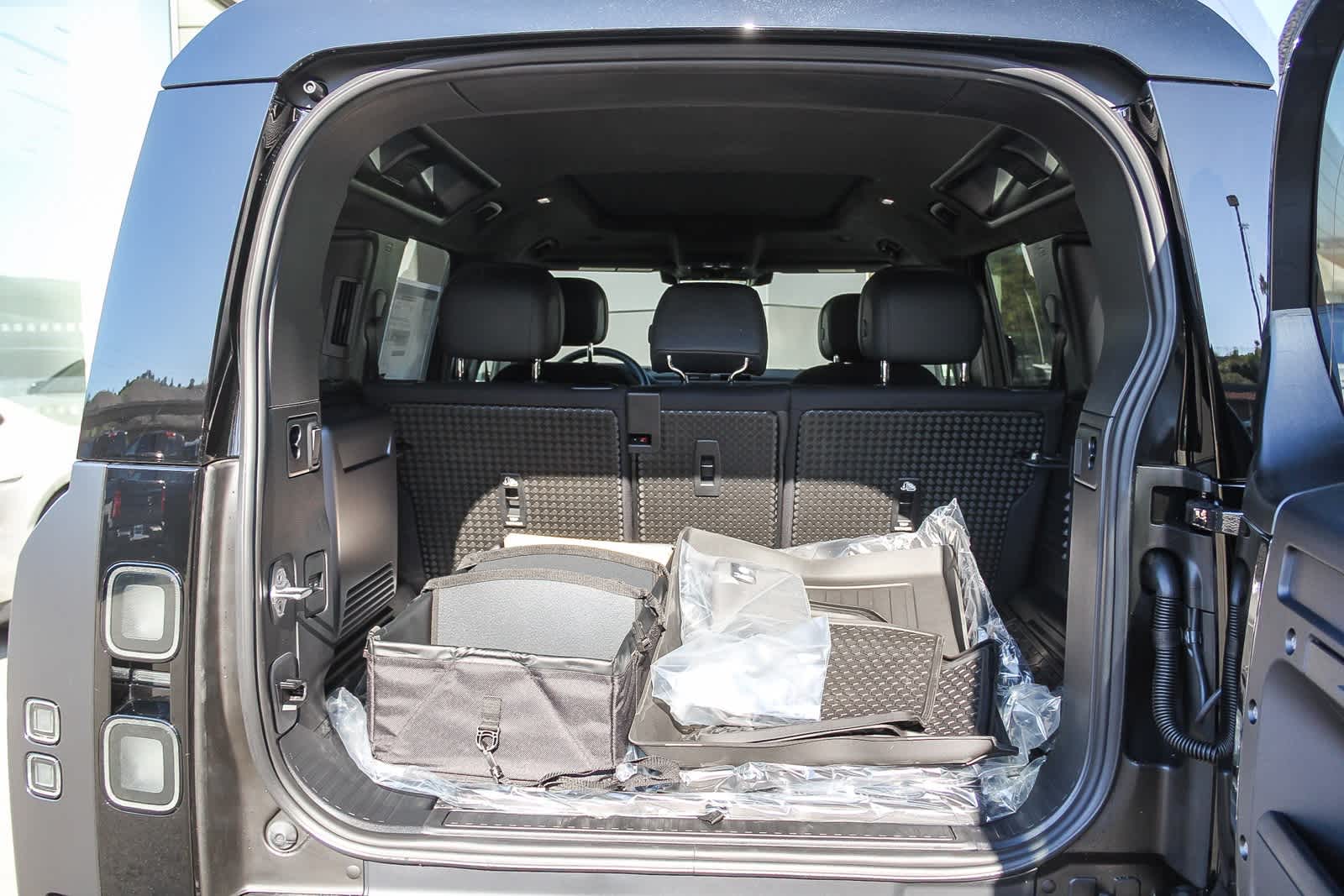 Thumbnail: 2026 Land Rover Defender - 22