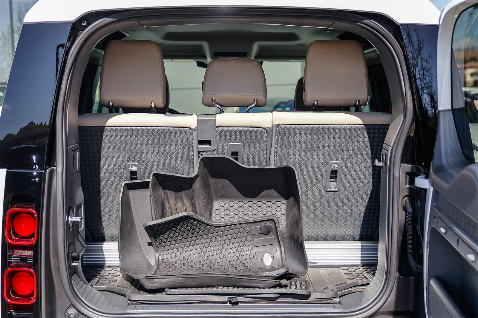 Thumbnail: 2023 Land Rover Defender - 28