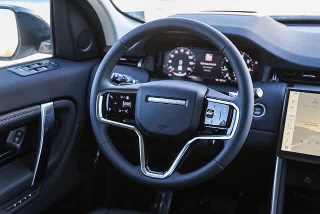 Thumbnail: 2024 Land Rover Discovery Sport - 15
