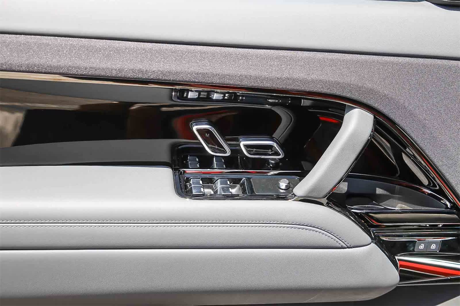 Thumbnail: 2025 Land Rover Range Rover Sport - 30