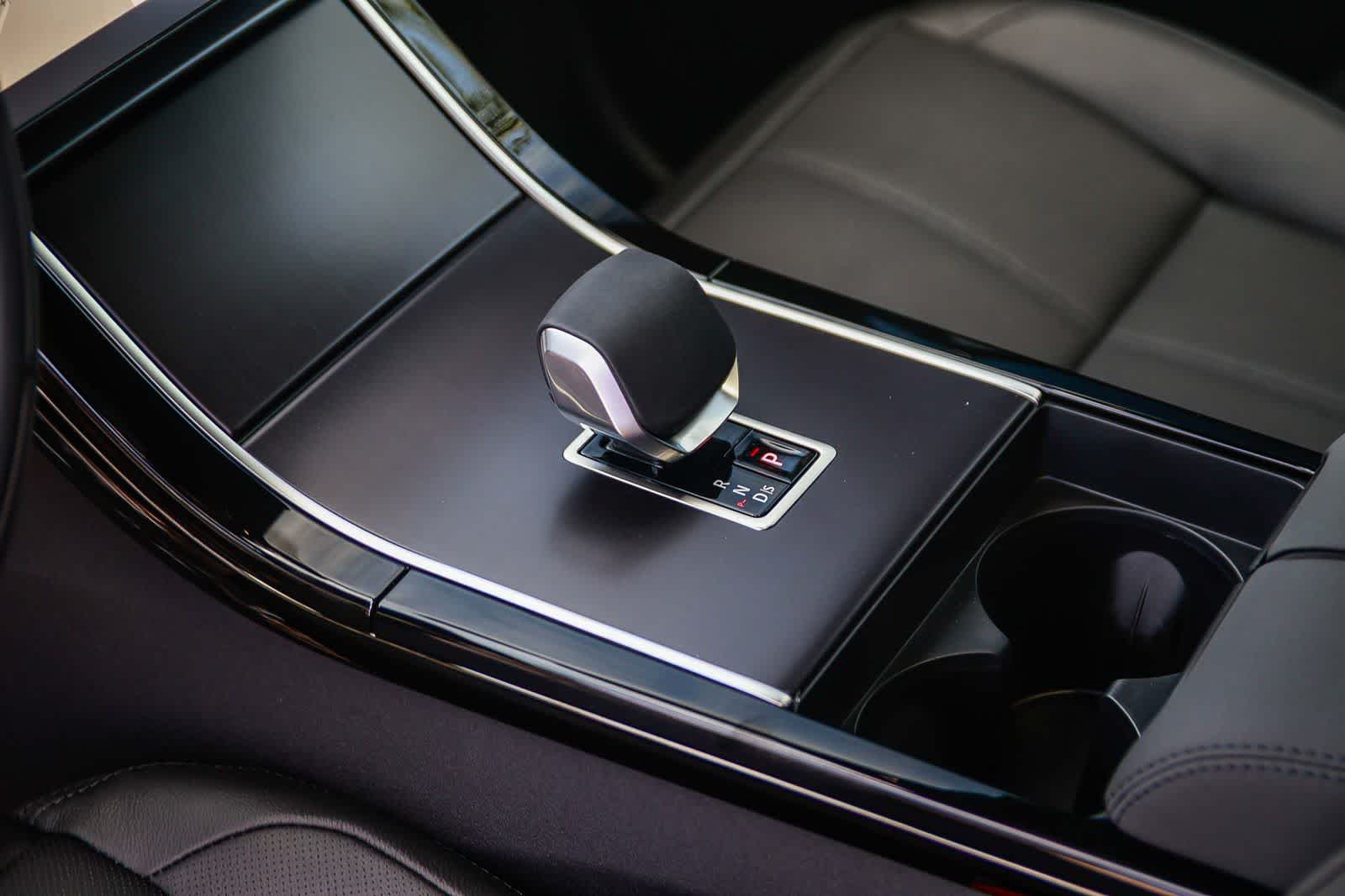 Thumbnail: 2026 Land Rover Range Rover Velar - 20