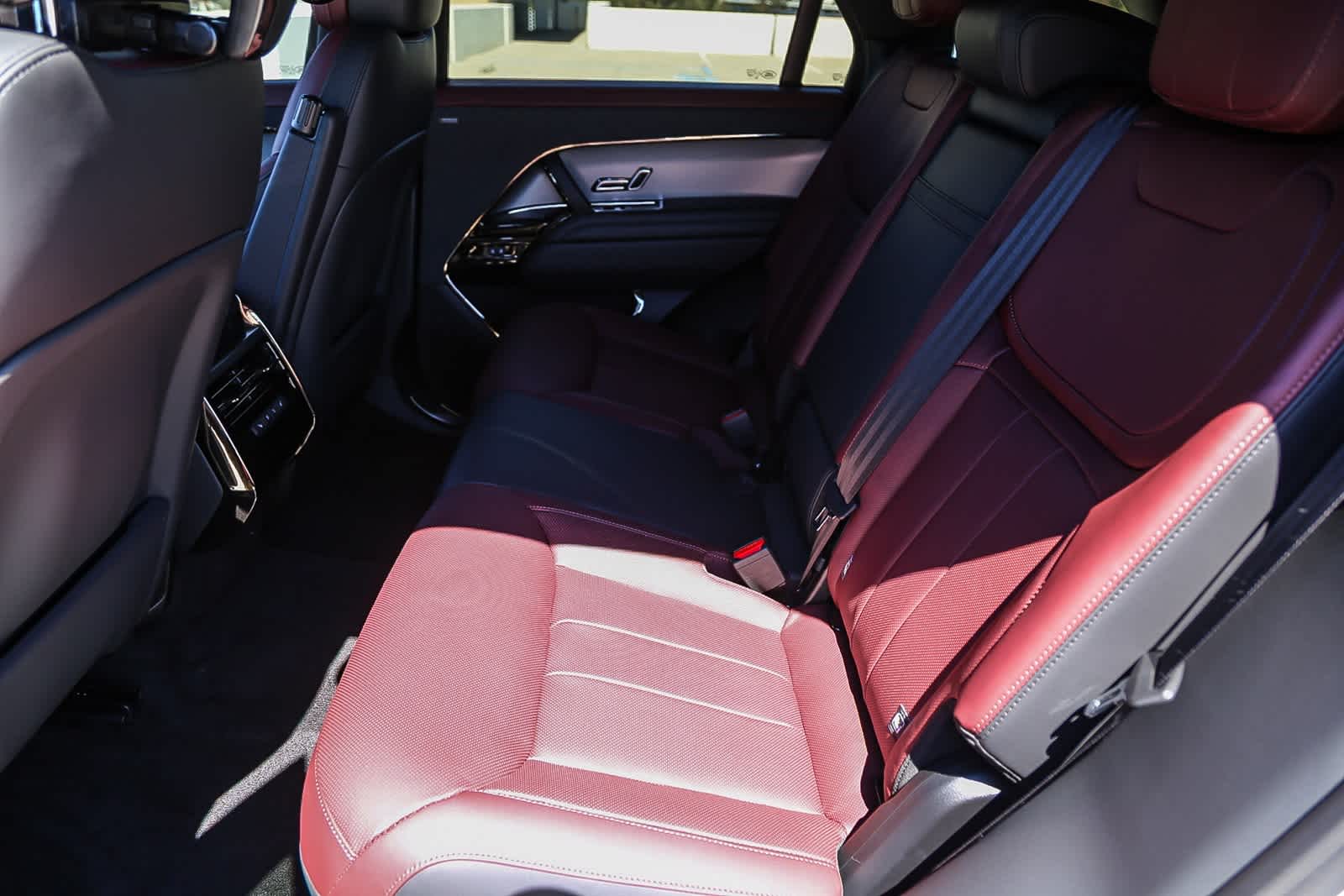 Thumbnail: 2025 Land Rover Range Rover Sport - 18