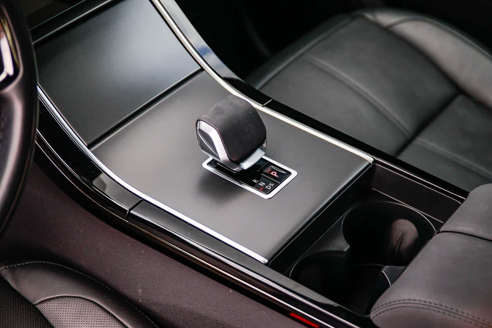 Thumbnail: 2025 Land Rover Range Rover Velar - 20