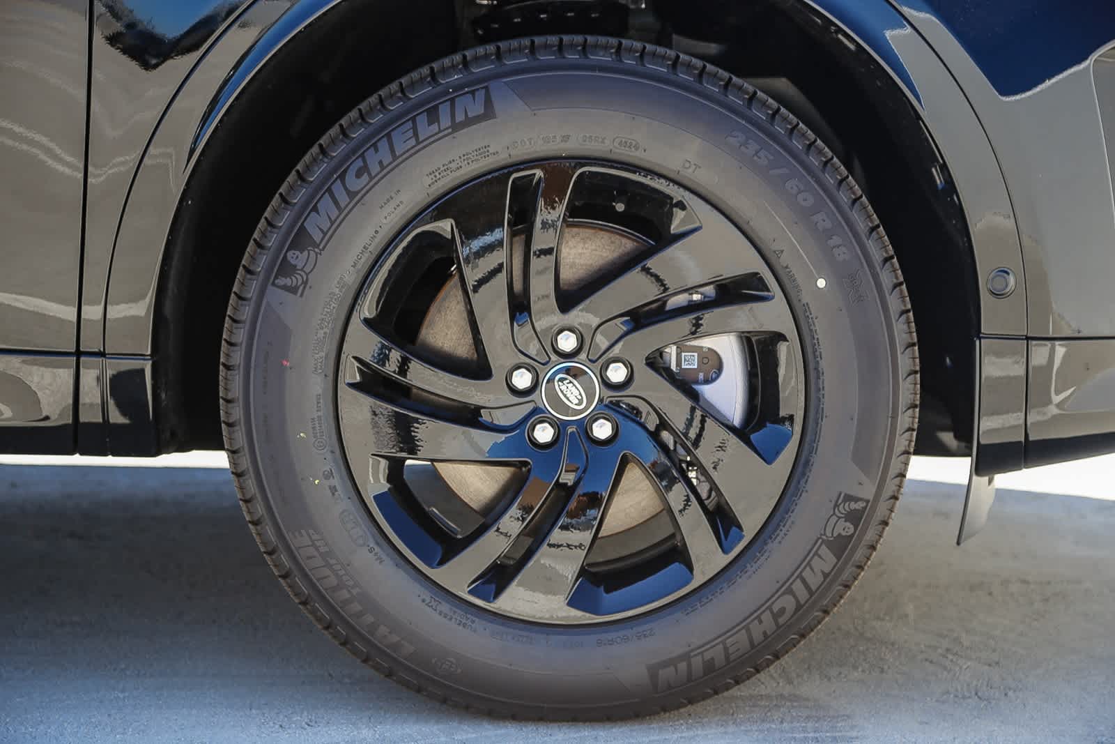Thumbnail: 2025 Land Rover Discovery Sport - 10
