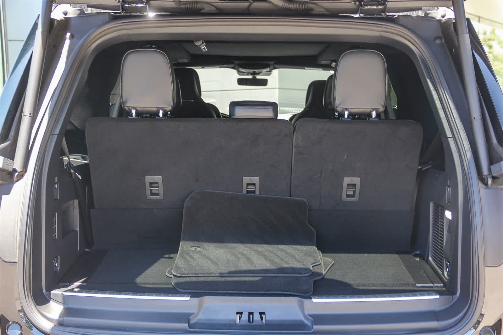 Thumbnail: 2023 Lincoln Navigator - 24