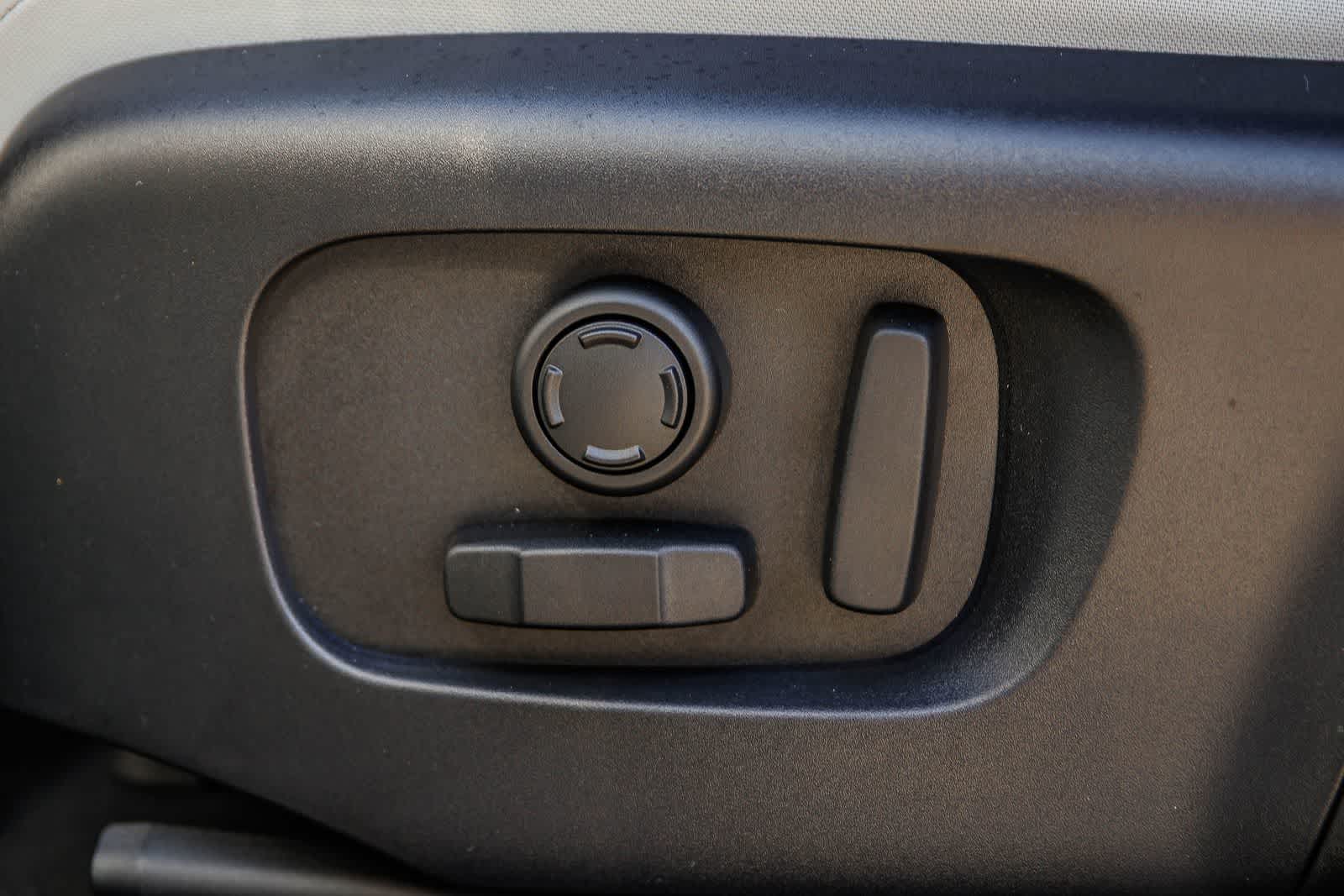 Thumbnail: 2026 Land Rover Range Rover Evoque - 22