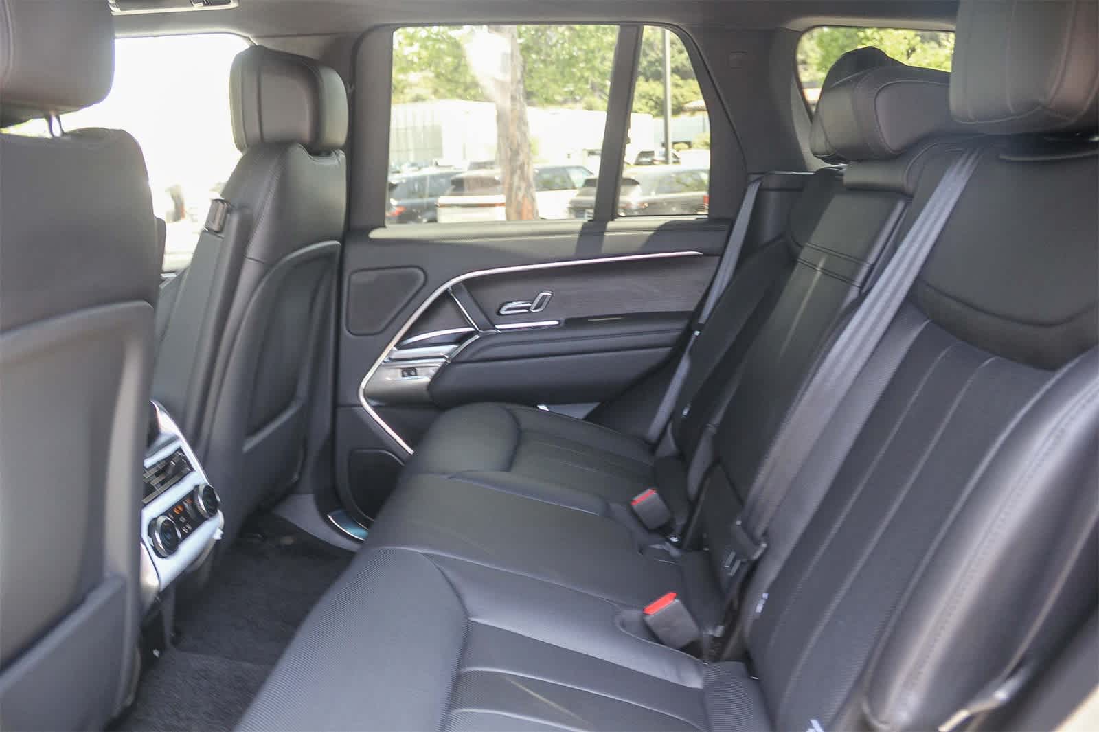 Thumbnail: 2023 Land Rover Range Rover - 16